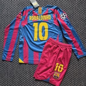 FC Barcelona Ronaldinho 10 Retro Jersey 2006 (Sets For Kids)